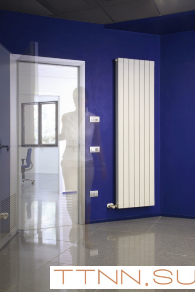 Алюминиевый радиатор STOUT Oscar 2000 6 секций (RAL 9010)